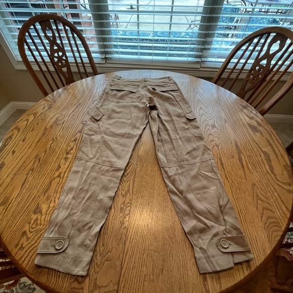 NWT Max Studio Peachskin Tan Khaki Cargo Pants Dress Casual Size 8 - Picture 3 of 11